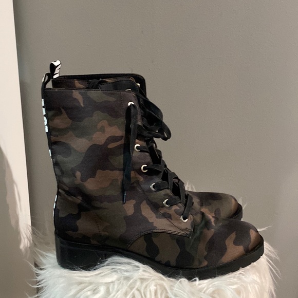 Aldo’s Camo boots - Picture 1 of 5